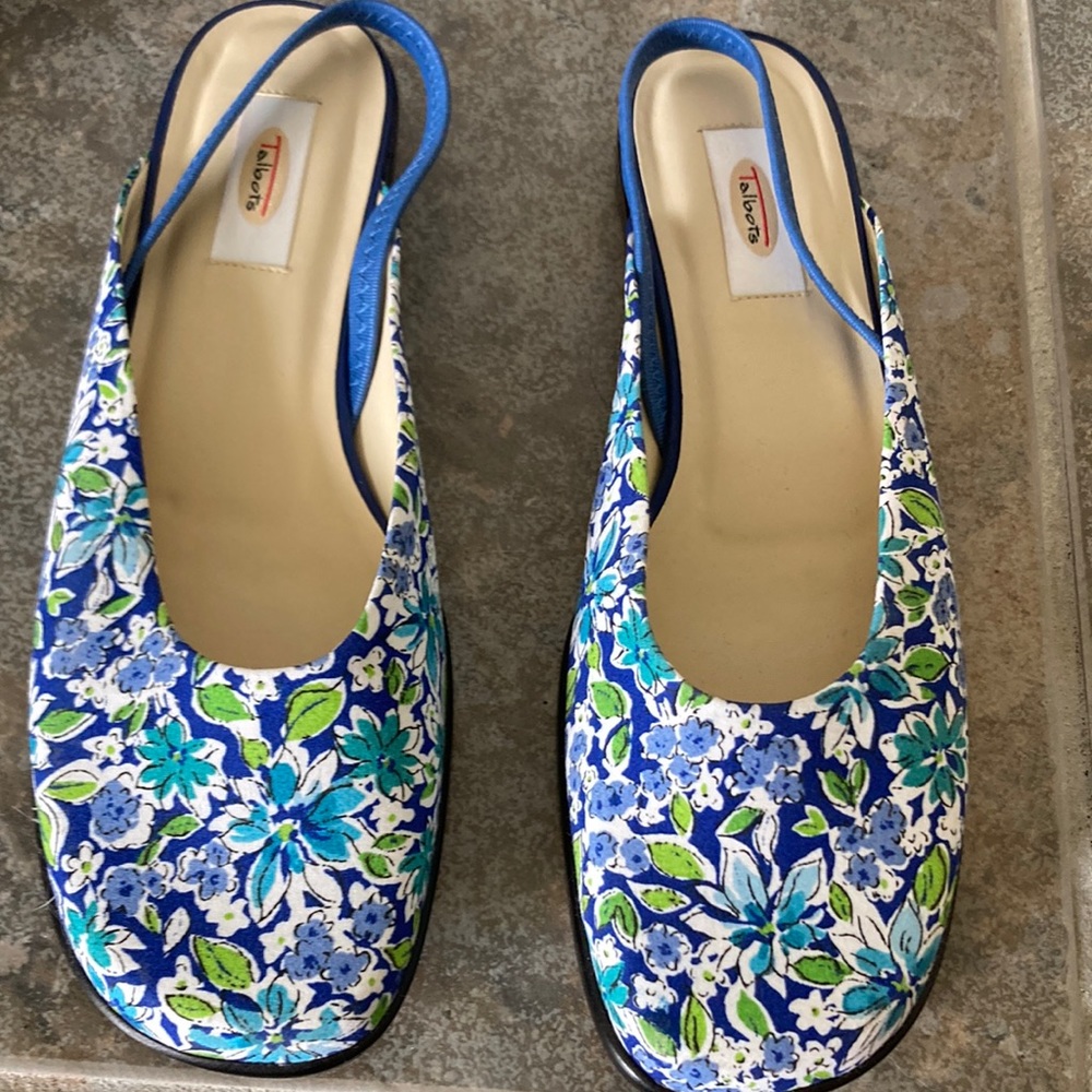 NWT Talbot Blue Floral Sling Back Flats size 8 (fit like a 7 - 71/2)